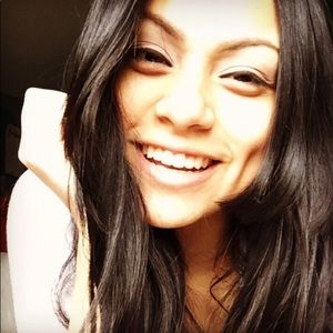 Meet your Posher, Priscila